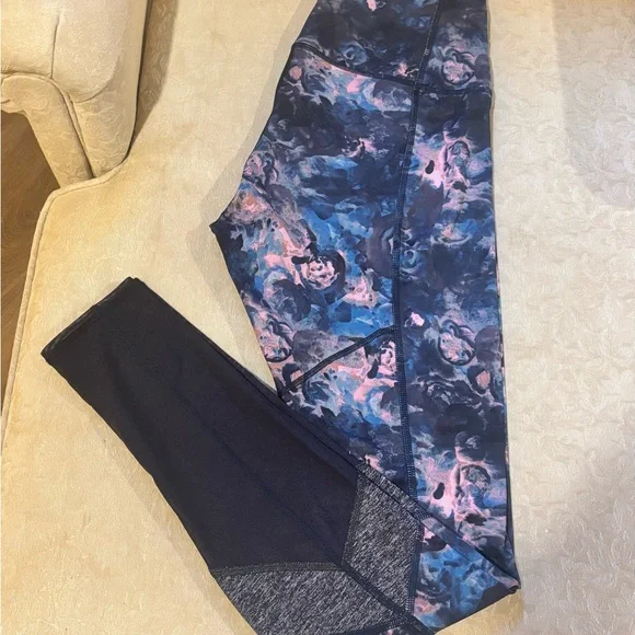 lululemon athletica Blue Navy Pink Patterned Leggings - Picture 2 of 5